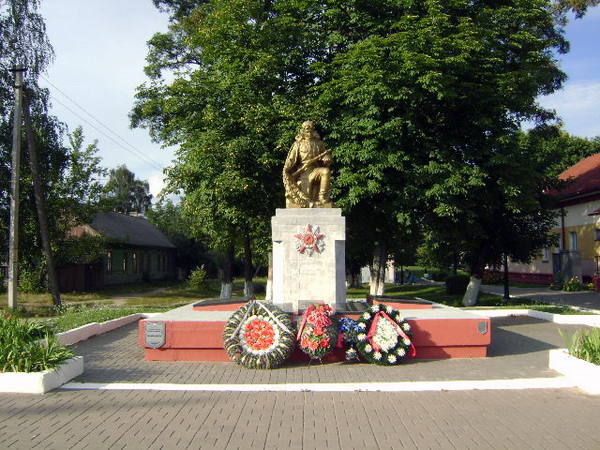 Братская могила в городе Светлогорск (общий вид)